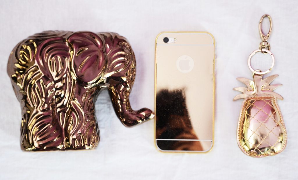 Gold_iphone_case