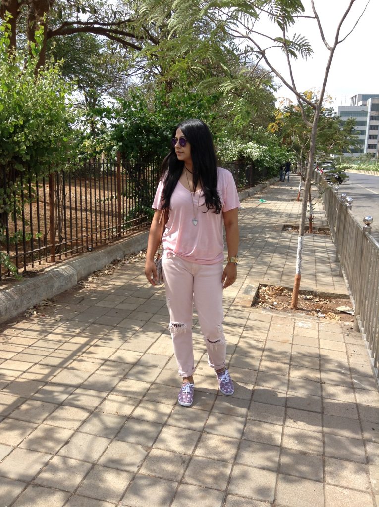 Summer outfit formulas monochrome 
